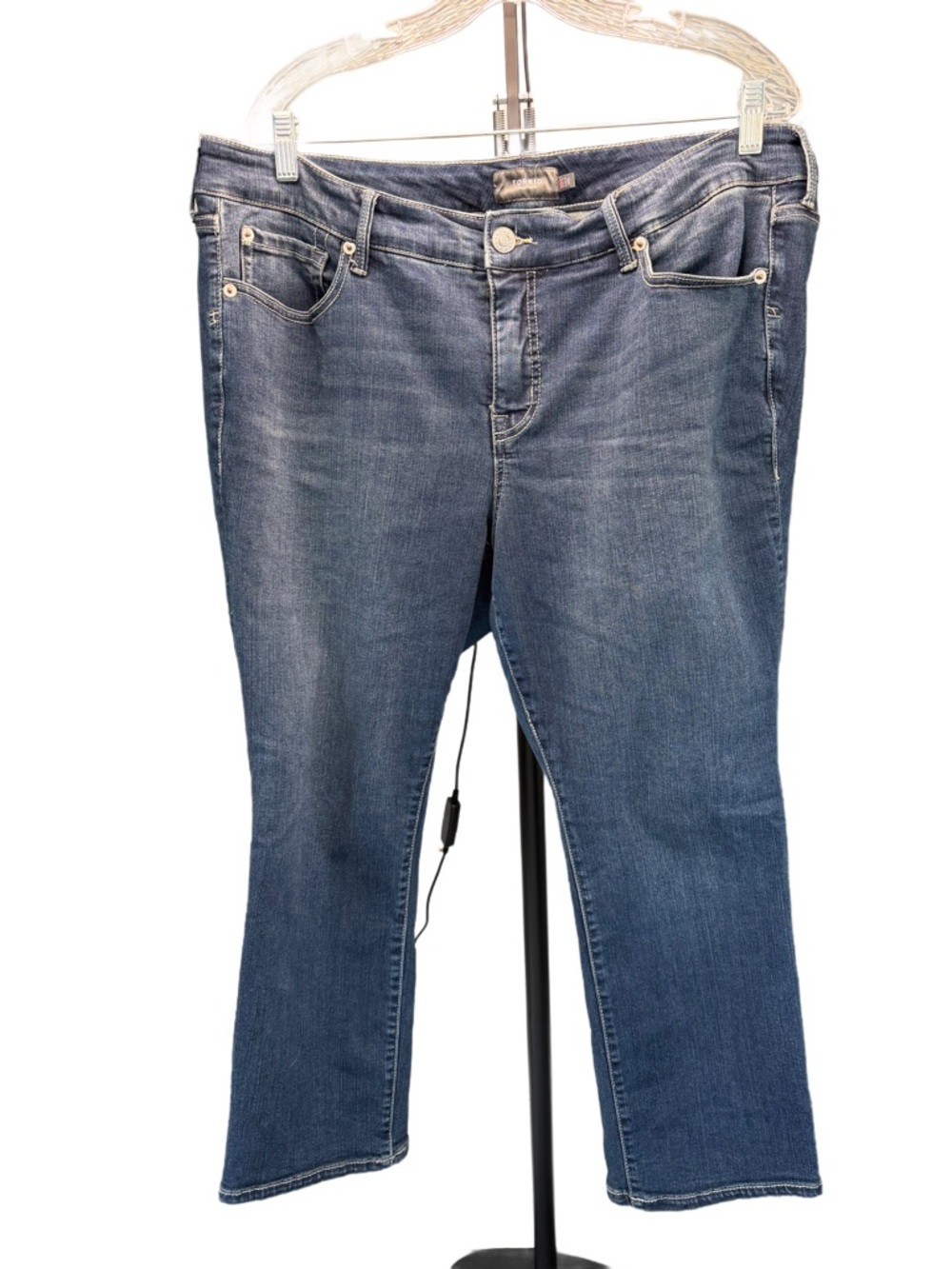Torrid Mid-Blue Straight Leg crop Jeans size 18